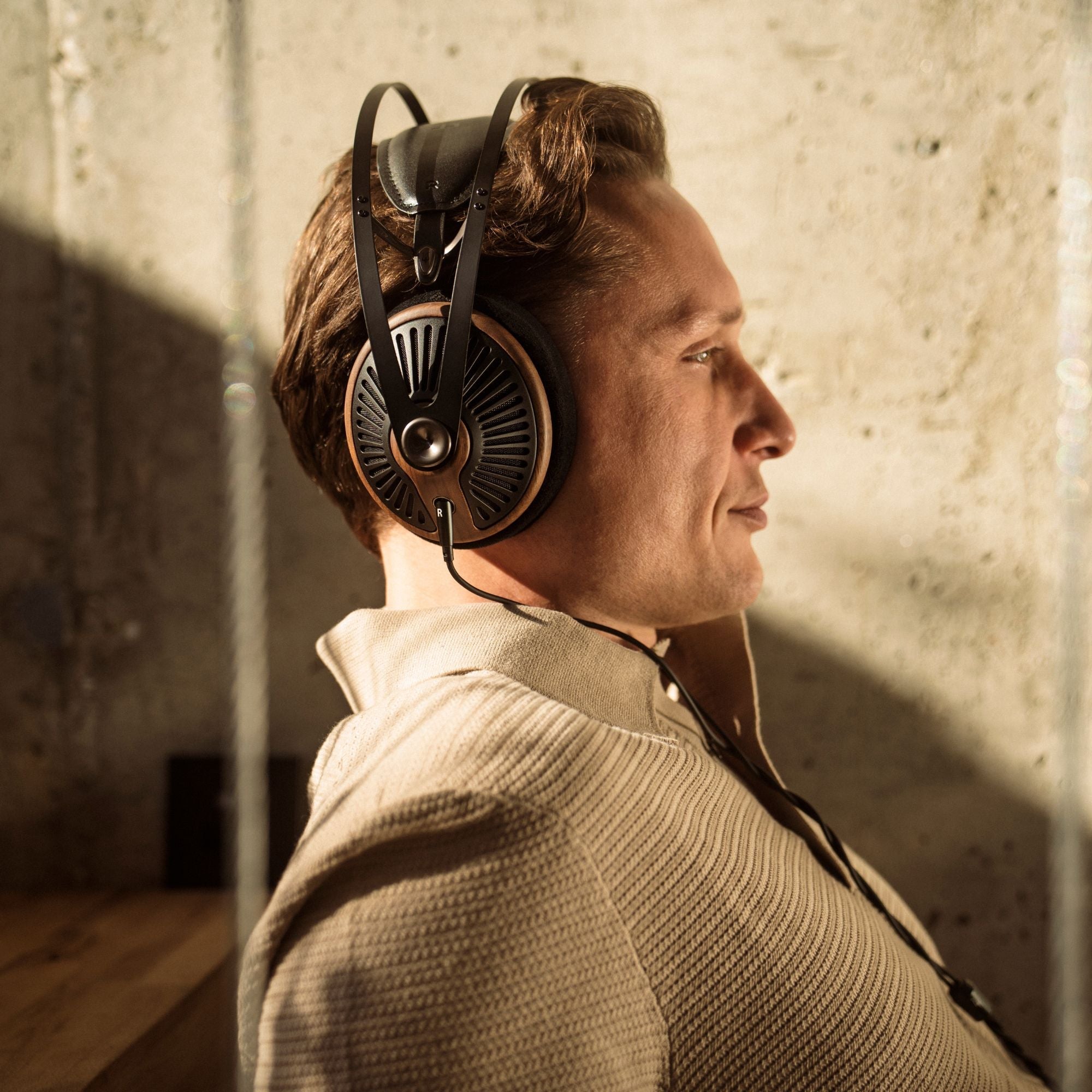 Meze 105 SILVA: Mid‑Century Elegance with Audiophile Open‑Back Sound