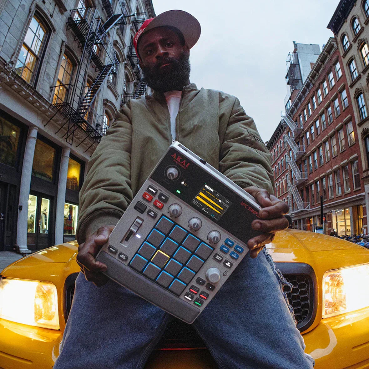 Akai MPC Sample: Portable Sampler, Sequencer and Production Station