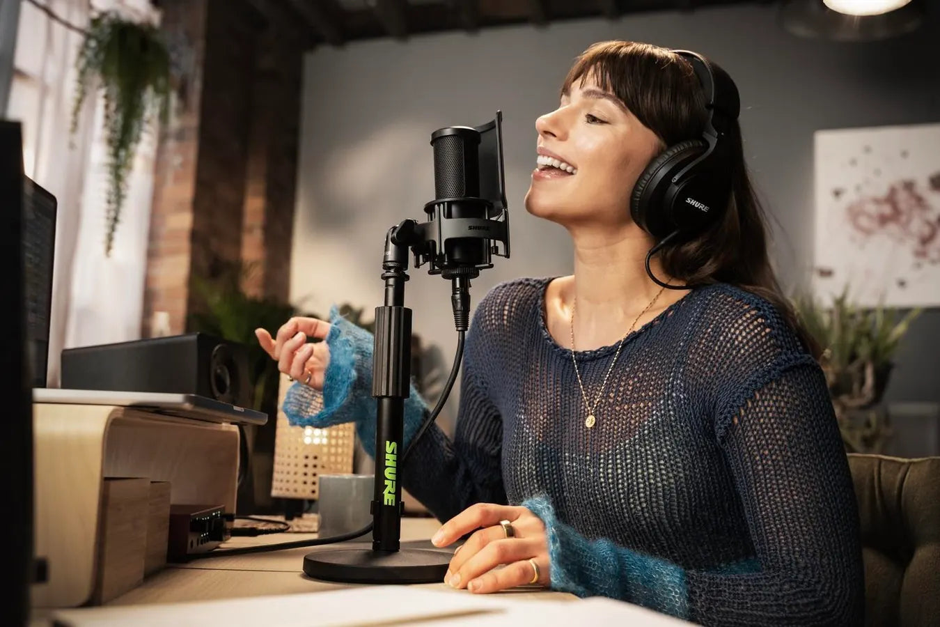 Shure SM4 Kit condenser microphone set with multiple microphones and accessories for professional audio recording.