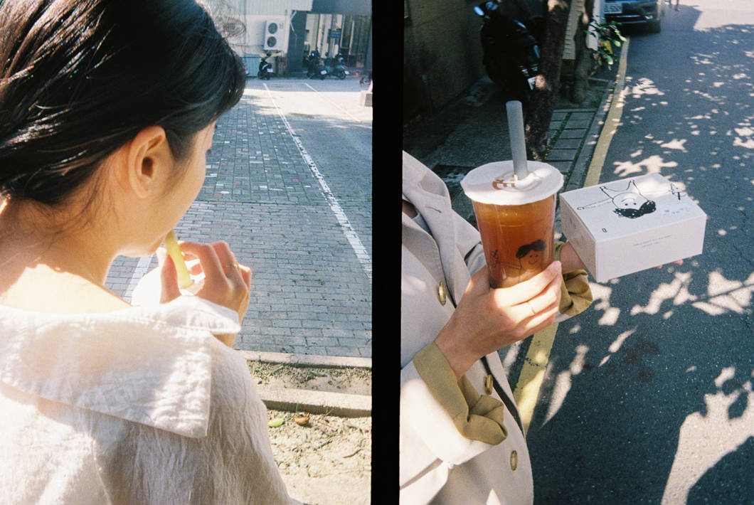 Kodak EKTAR H35 Half Frame Compact Camera for instant photography with vintage design and easy-to-use features.