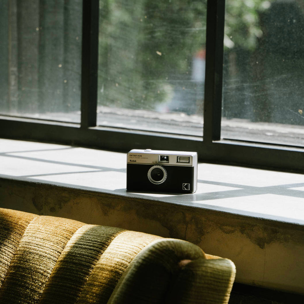 Kodak EKTAR H35 Half Frame Camera, compact instant camera with black body and retro design, ready for casual photography.