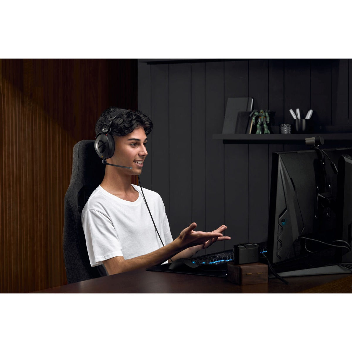 Rode NTH-100M gaming headphones with over-ear design, black color, and adjustable headband for immersive sound gaming experience.