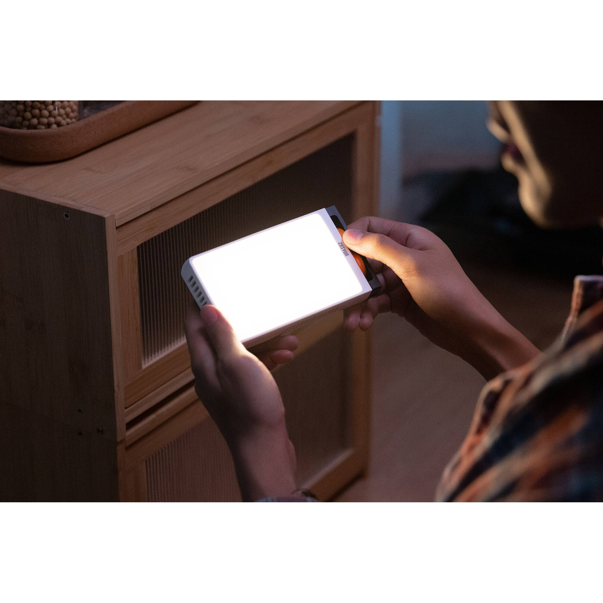 Zhiyun Fiveray M40 bi-color LED light panel showing adjustable brightness and color temperature controls.