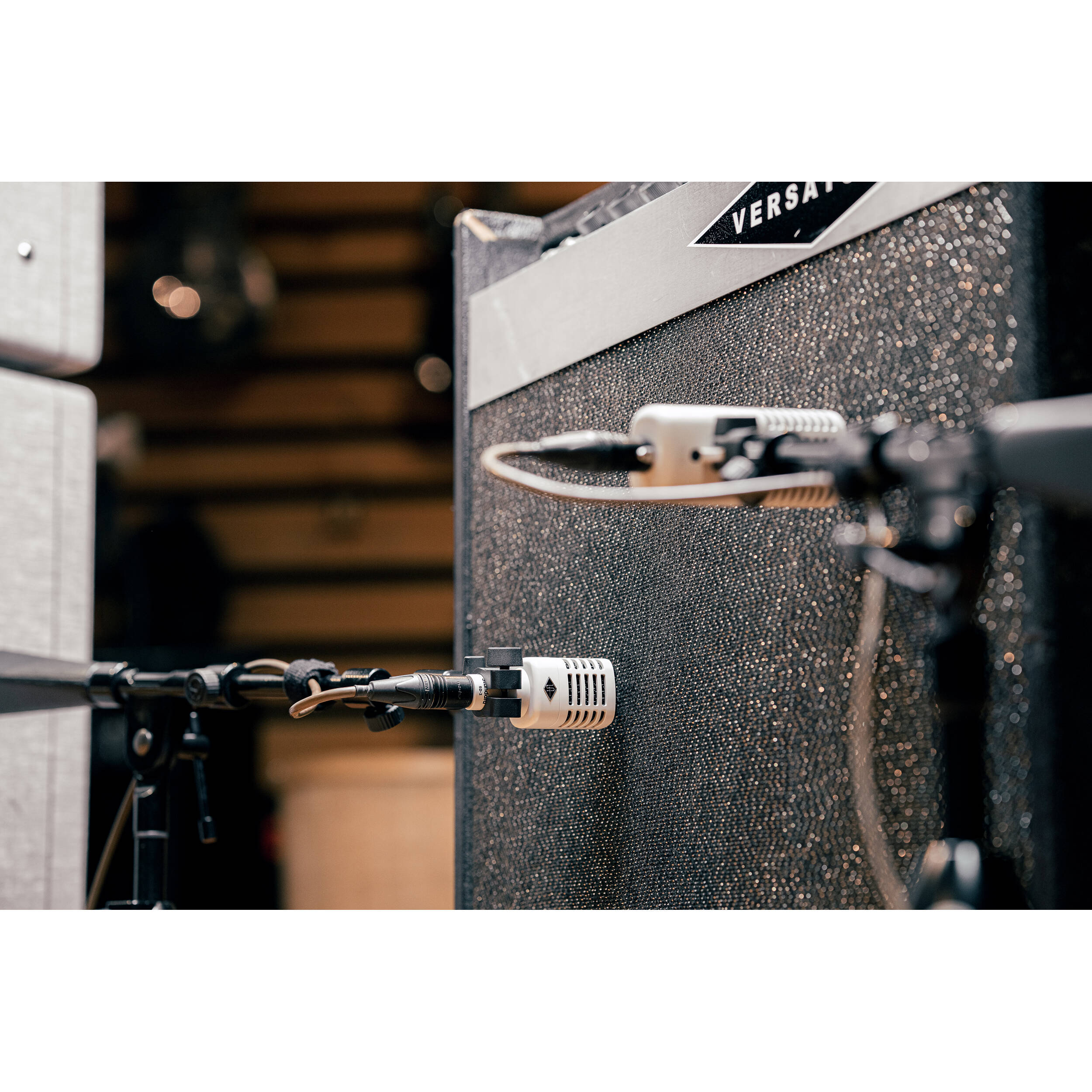 Universal Audio SD-3 dynamic microphone with cardioid capsule, black metal body, and professional audio recording capabilities