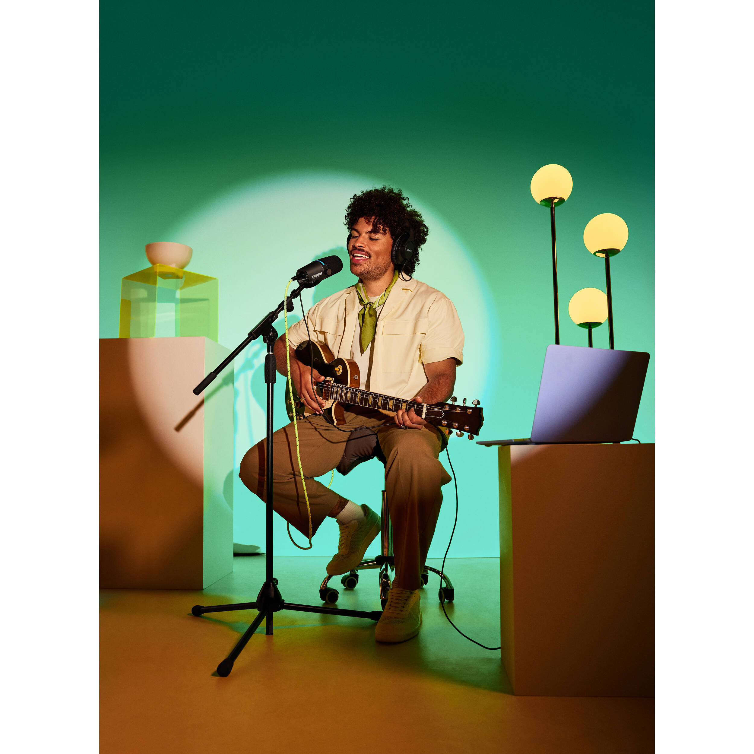 Shure MV7i USB microphone with black finish and adjustable stand, designed for podcasting and streaming.