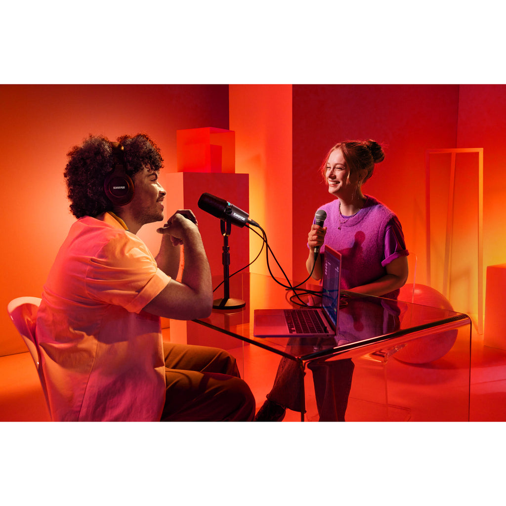 Shure MV7i USB microphone with adjustable stand and headphone jack, ideal for podcasting and streaming.
