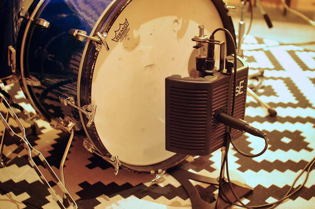 SE Electronics guitaRF reflection filter for guitar recording, shown in a sleek, adjustable design suitable for studio use.