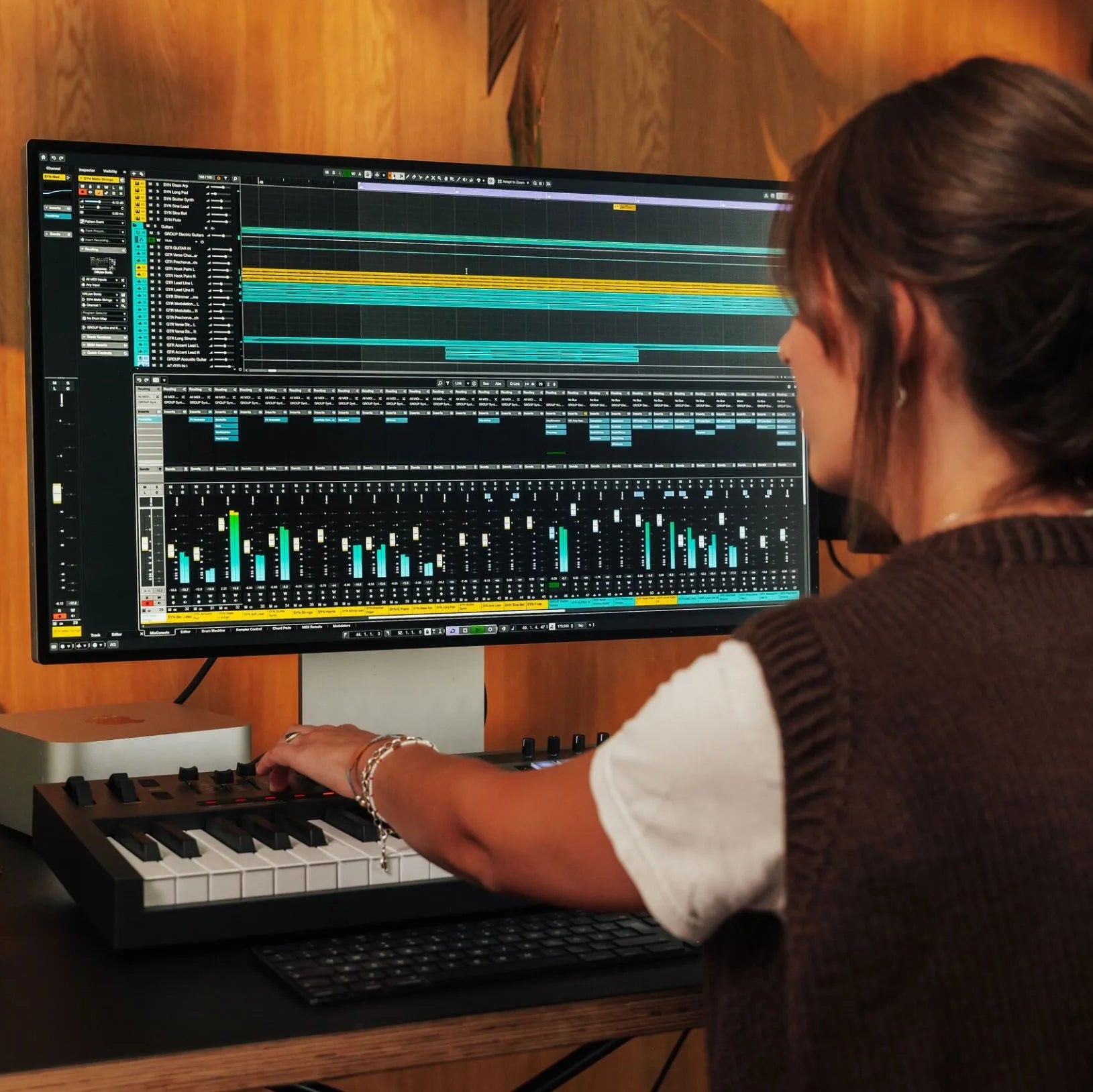 Steinberg Cubase Artist 15 DAW Software box with logo and user interface screenshot, designed for music production and audio editing.