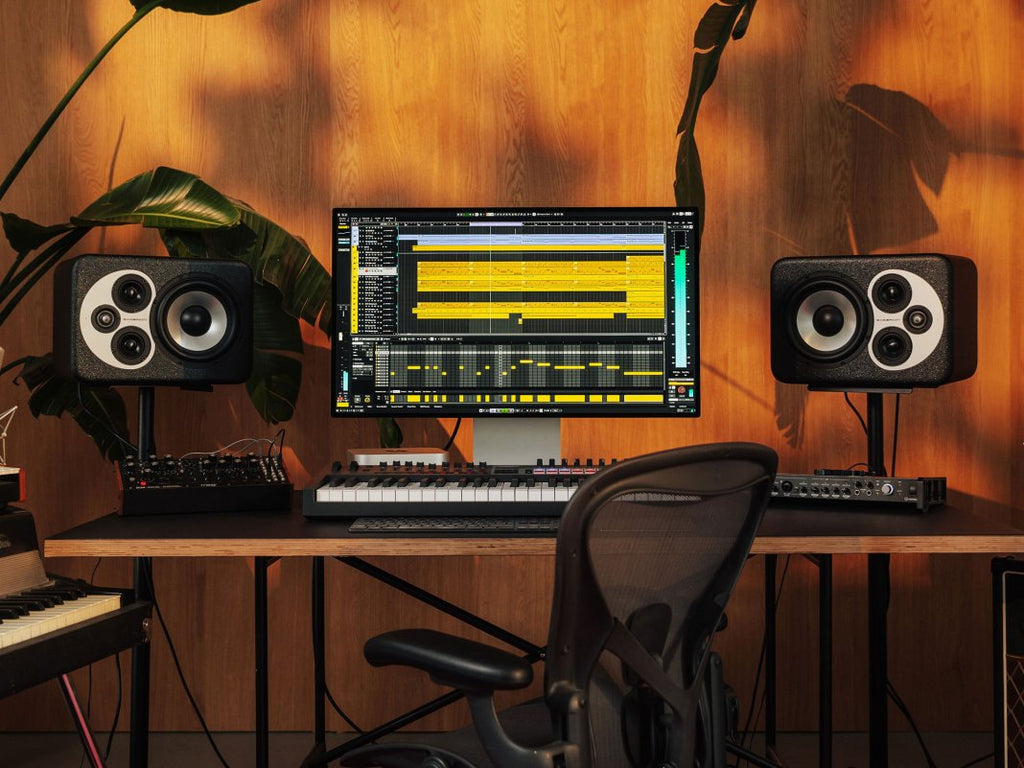 Steinberg Cubase Artist 15 DAW software box with logo and interface shown on the cover, designed for music production.