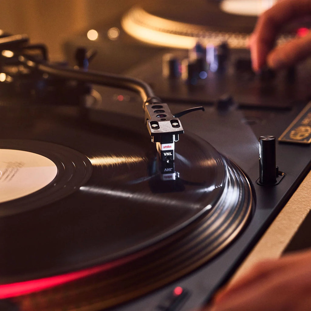 Vestlyd Vestlyd Pro T2 turntable with black finish, featuring sleek design and control buttons, ready for high-quality vinyl playback.