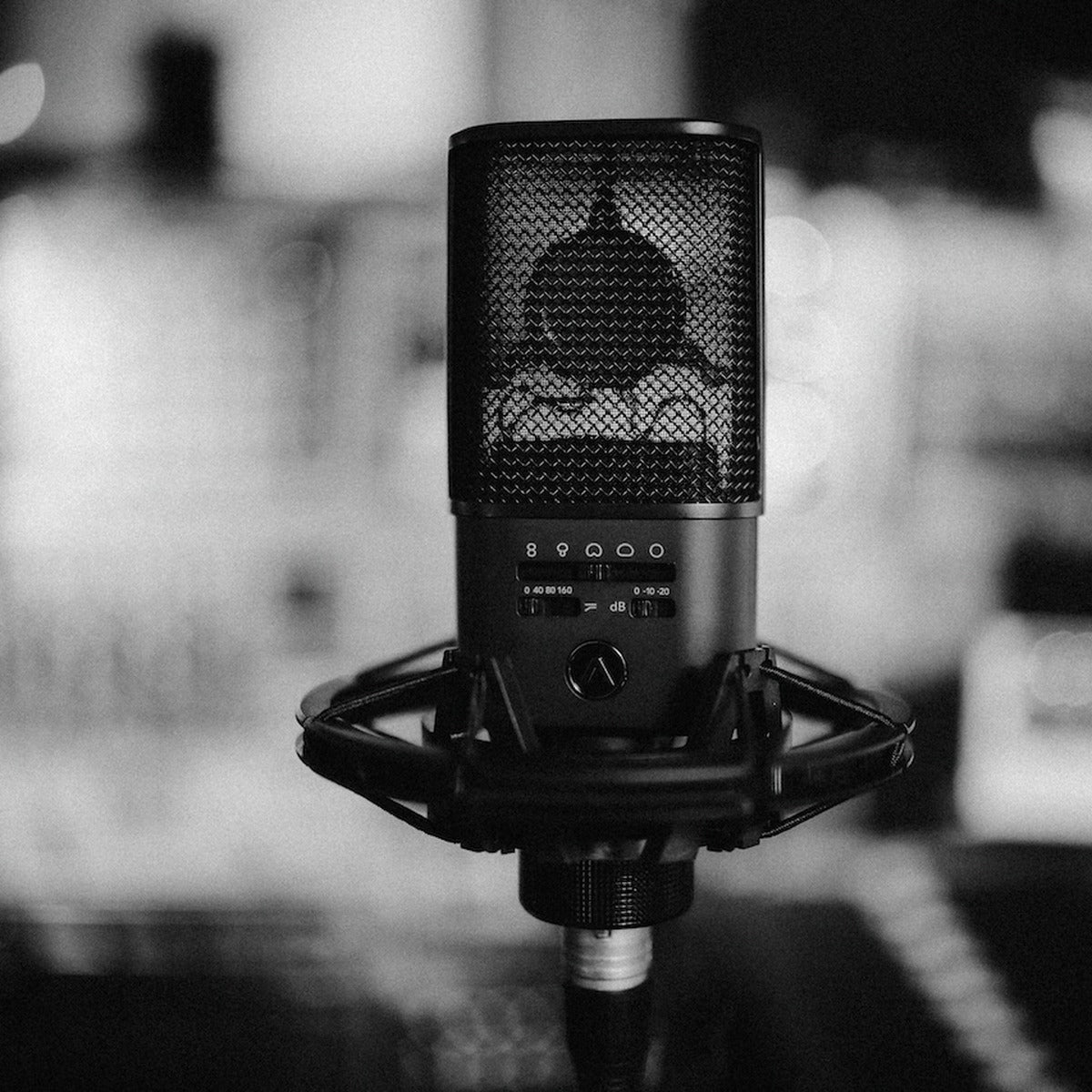 Austrian Audio OC616 in its shockmount in a recording studio