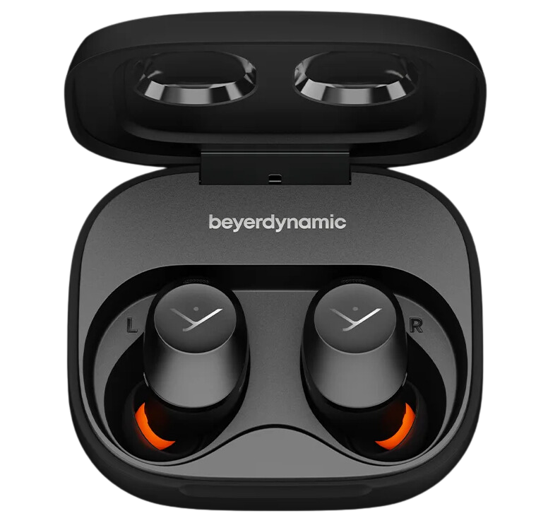 Beyerdynamic Amiron 300 wireless in-ear headphones, black lifestyle shot