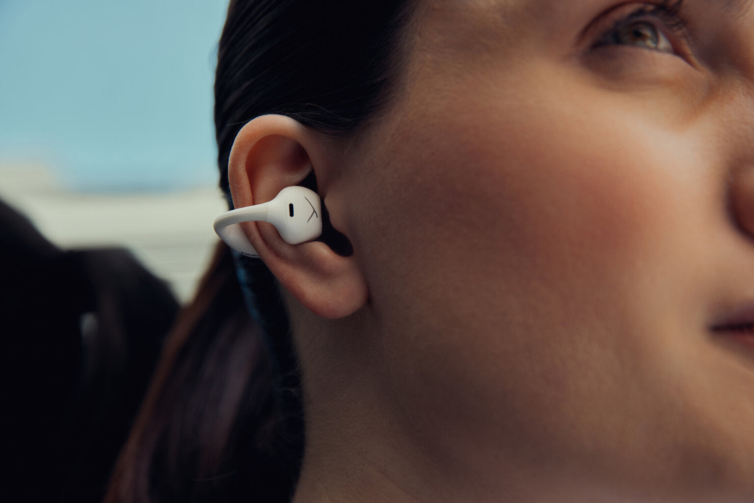 Beyerdynamic Amiron Zero wireless earbuds, white, close-up view