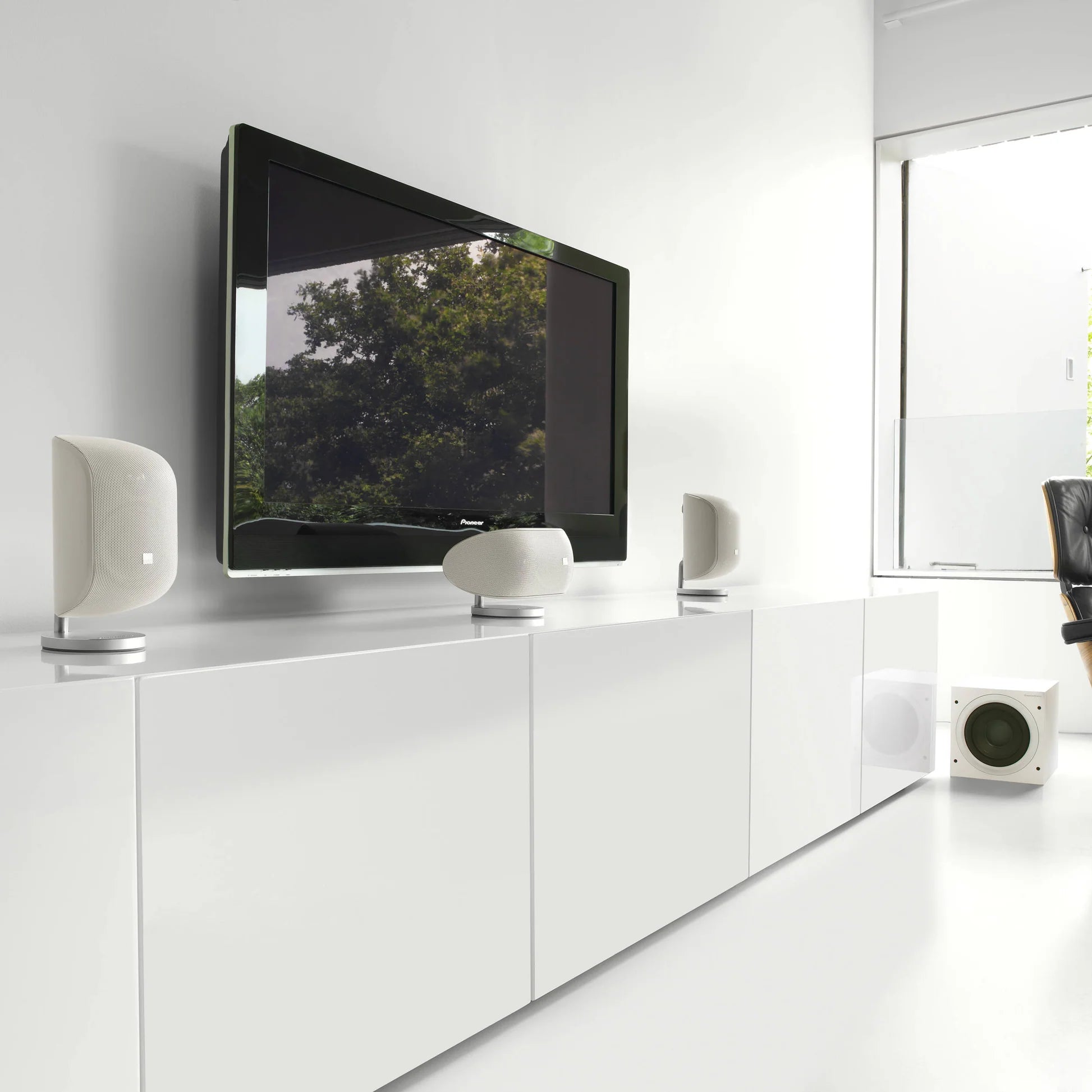 Bowers & Wilkins ASW608 subwoofer, side view in matte white