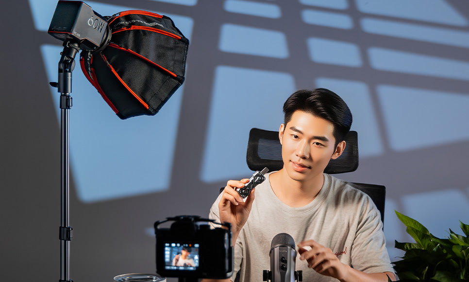 SmallRig RT190 reversible portable studio light support with adjustable height and sturdy tripod base for video lighting setups.