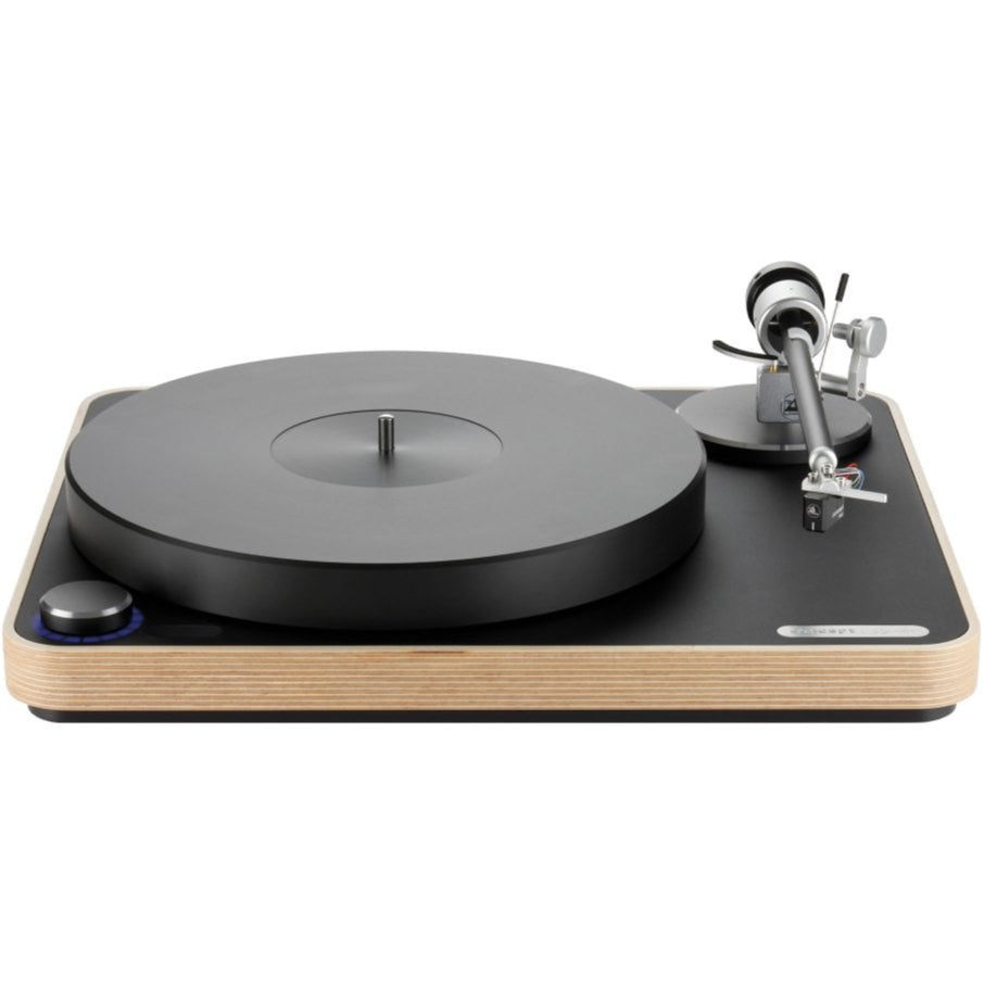 ClearAudio Concept Signature manual turntable with sleek design and tonearm, showcasing high-end audio craftsmanship.