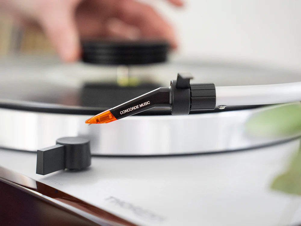 Ortofon Concorde Music Bronze turntable cartridge mounted on Thorens turntable for high-fidelity vinyl playback.