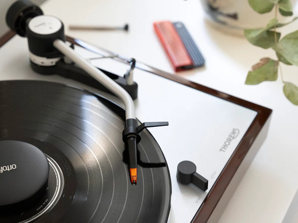 Ortofon Concorde Music Bronze turntable cartridge installed on Thorens turntable, showcasing its sleek design and gold-colored stylus.