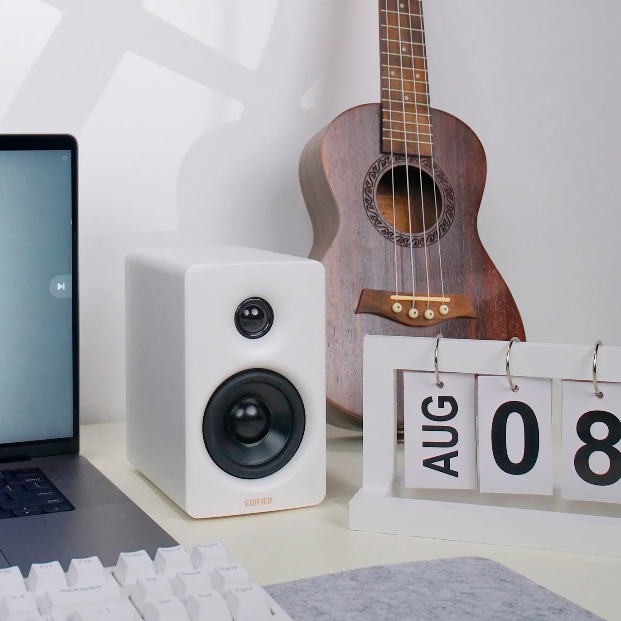 Edifier M60 desktop speakers, black alternate view 9