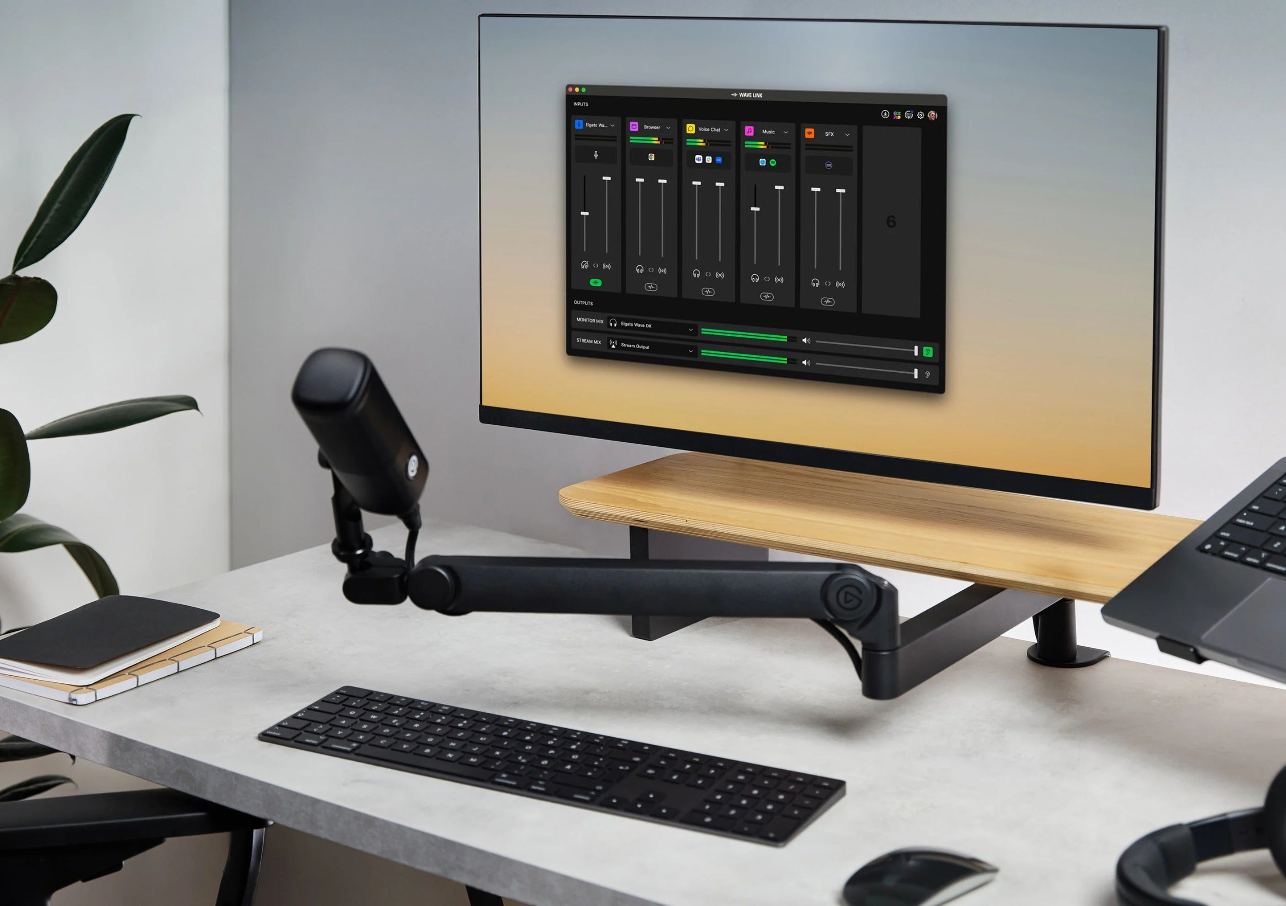 Elgato Wave Mic Arm Pro, black, in use