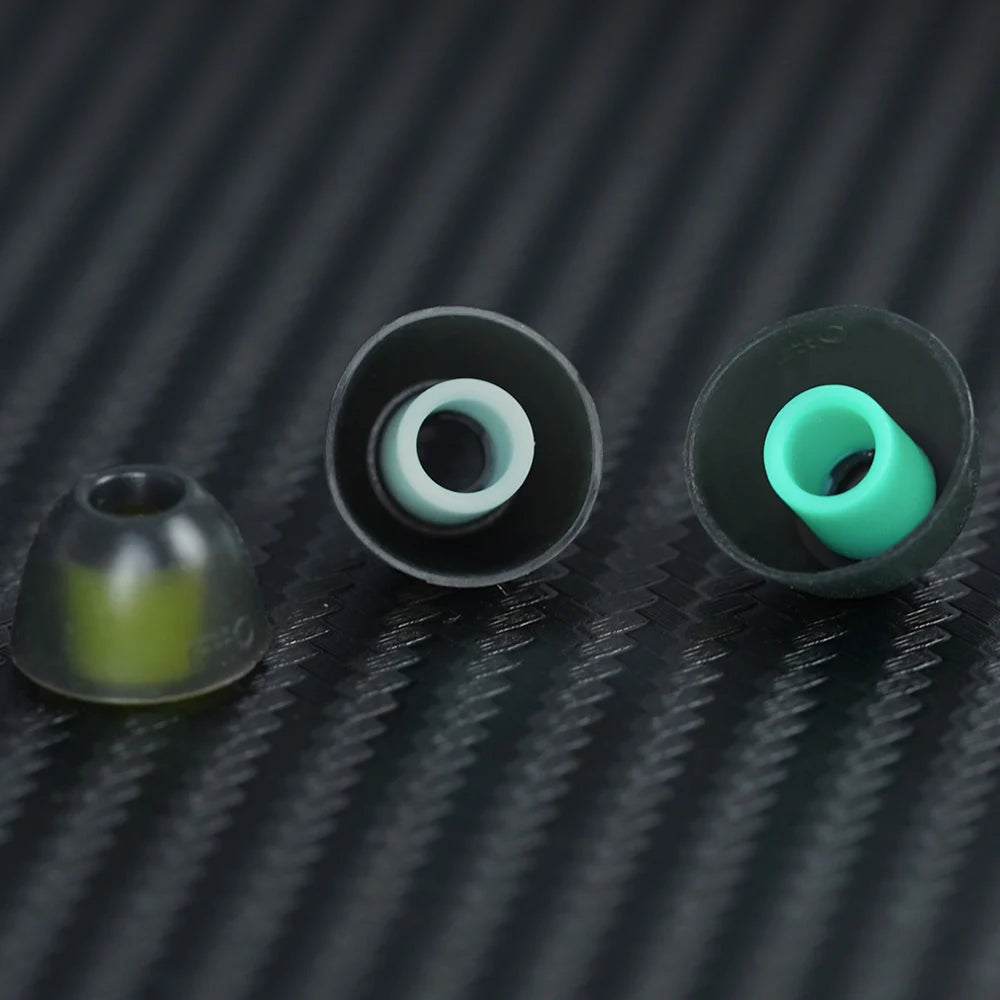 FiiO HS18 headphone earpads with soft cushioning and black fabric, designed for comfortable fit and sound isolation.