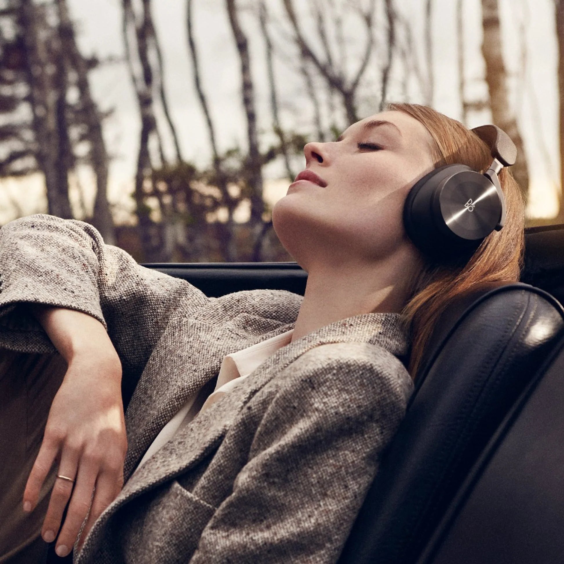 Black Bang & Olufsen Beoplay H95 wireless headphones with cushioned ear cups and sleek over-ear design.