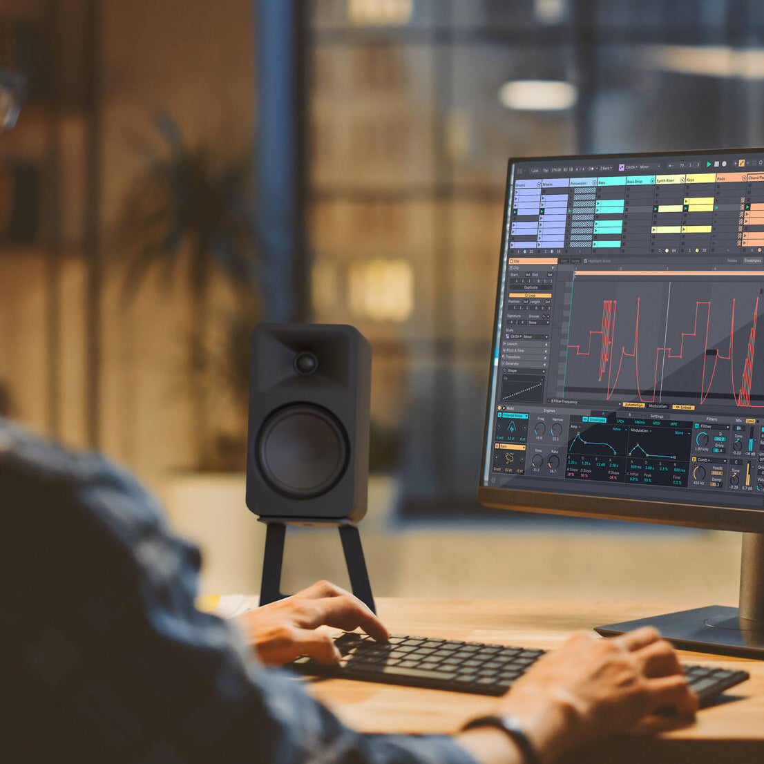 Kanto Audio Ora 4 desktop speakers, black size view 2