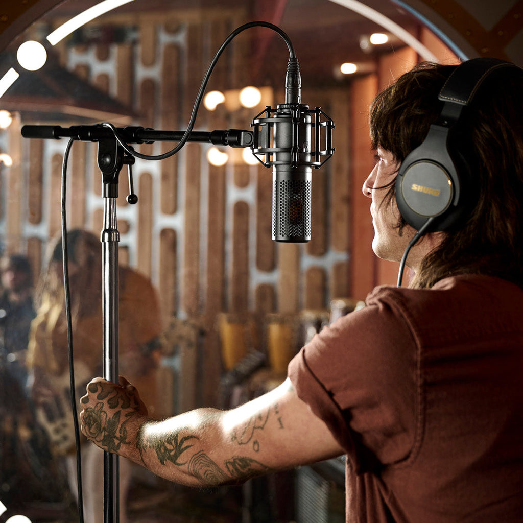 Shure KSM40C condenser microphone with a black body and grille, designed for studio and live vocal recording.
