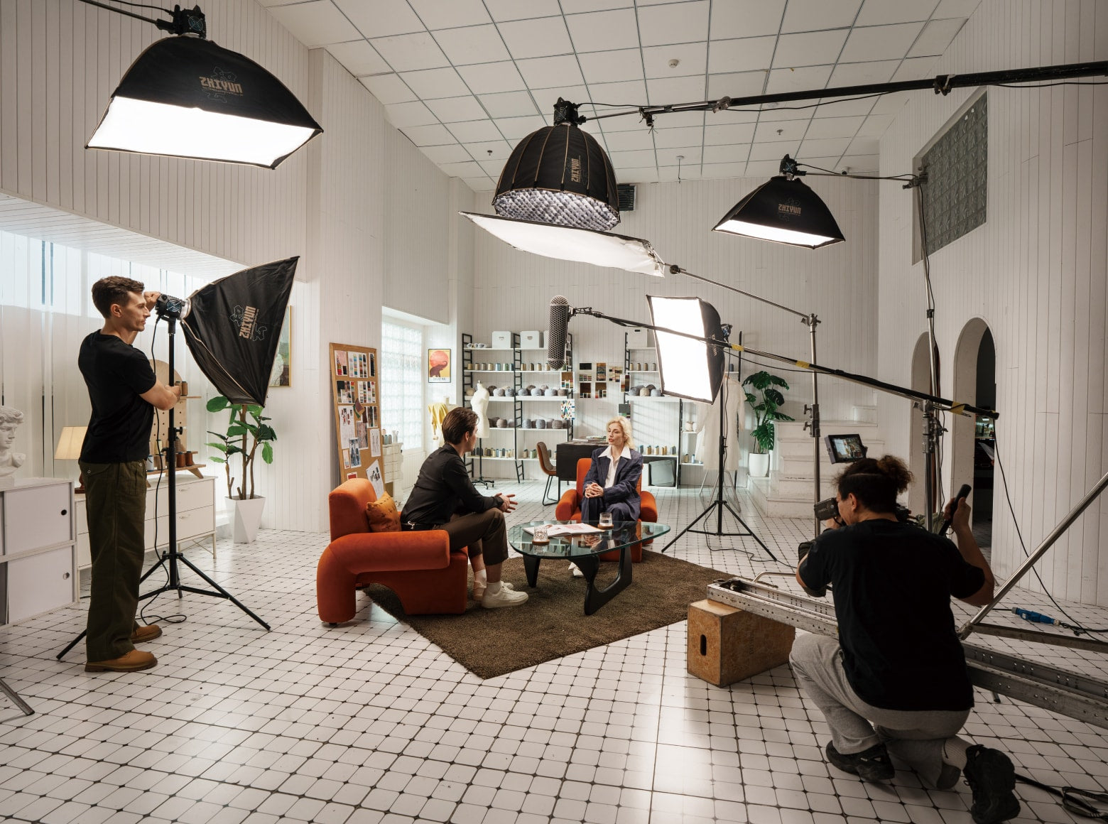 Zhiyun Molus B500 bi-color LED light panel showing adjustable brightness and color temperature controls.