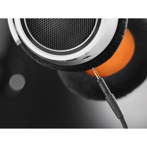 Neumann NDH 30 studio headphones, black.
