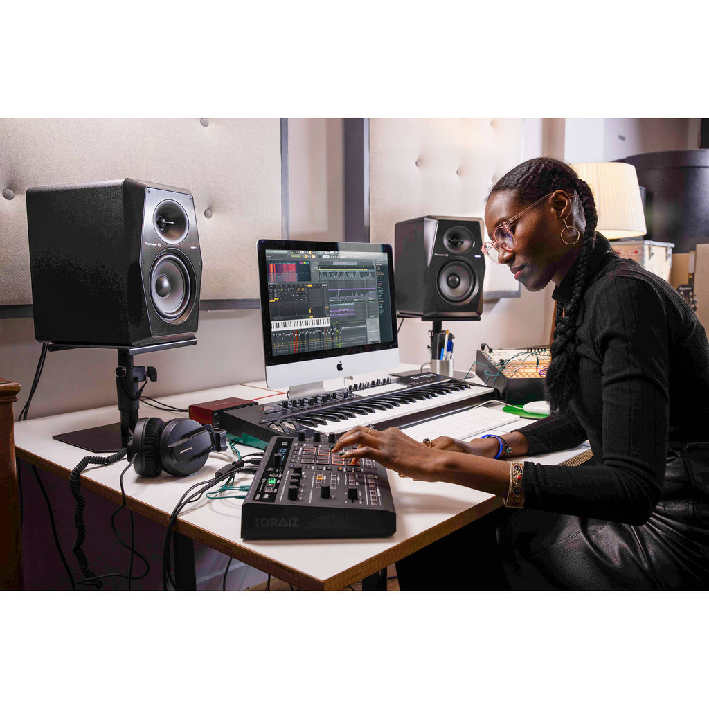 Pioneer DJ Pioneer VM-70, active nearfield monitors, lifestyle