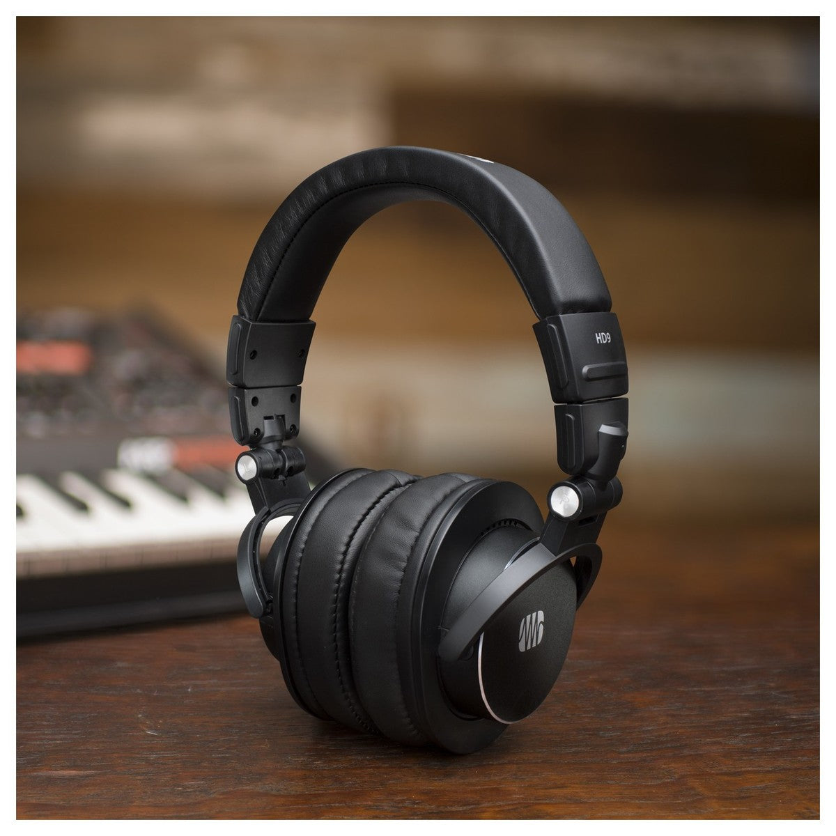 PreSonus HD9 closed-back studio headphones (view 2)