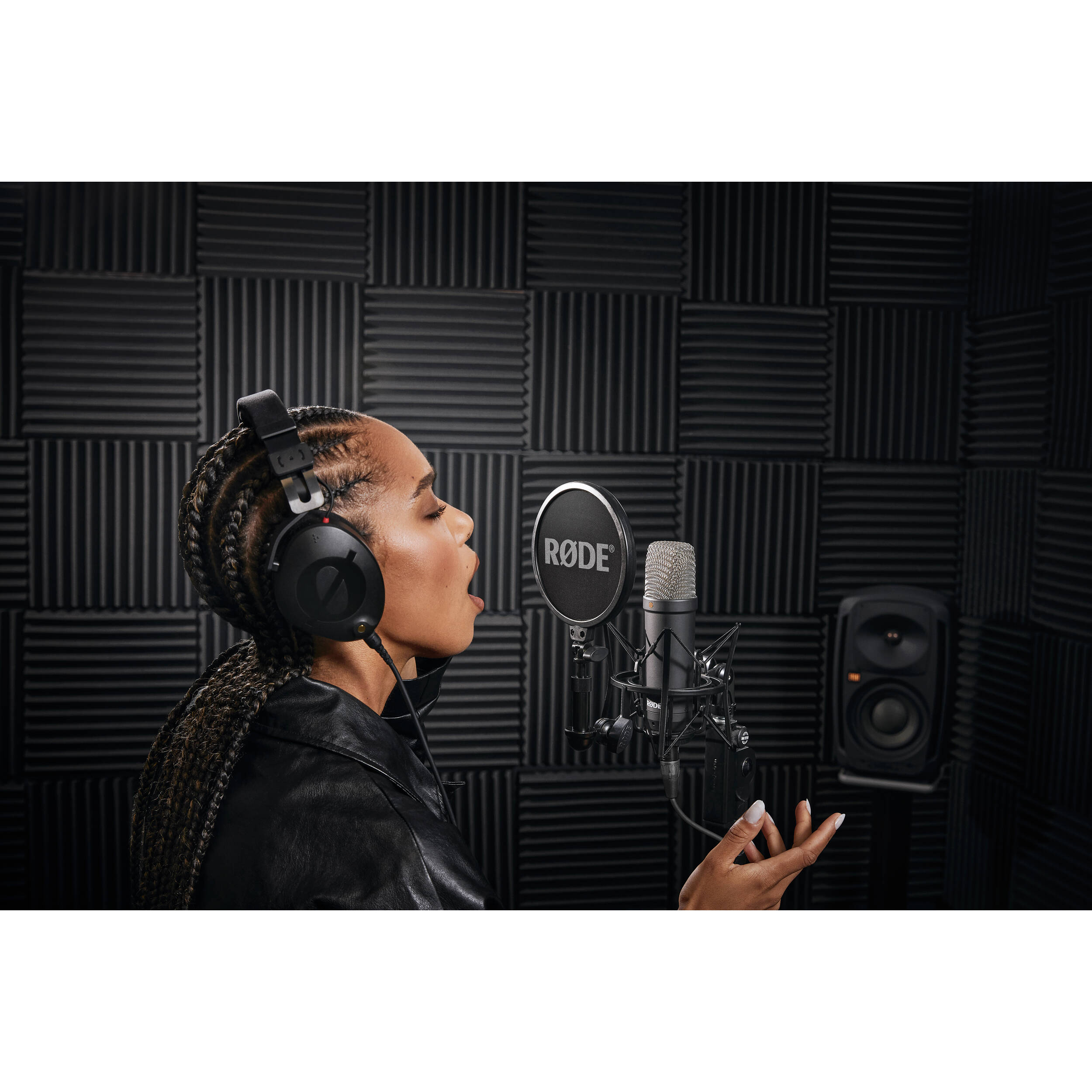 Rode NT1 Signature Series condenser microphone, in silver