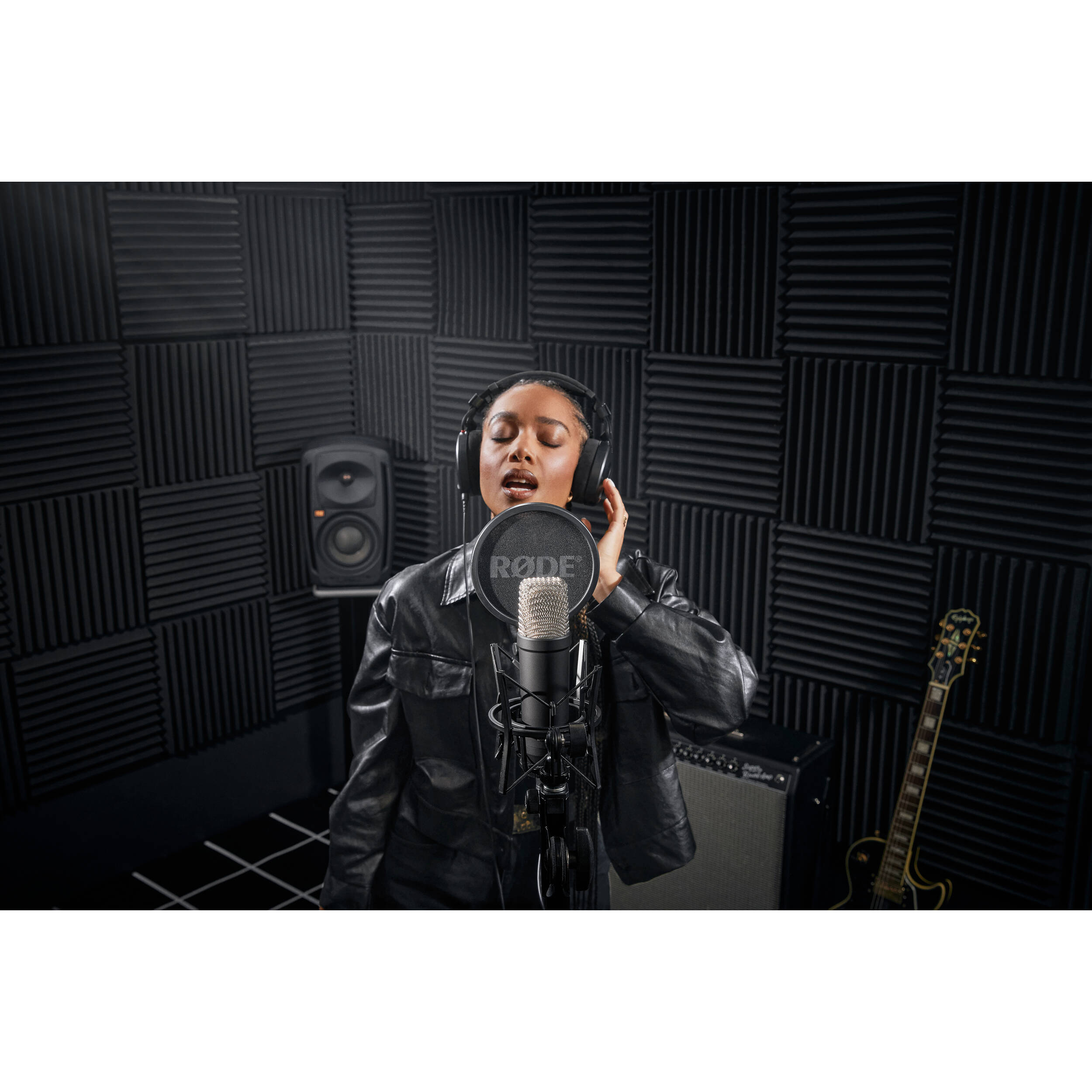 Rode NT1 Signature Series condenser microphone, in silver