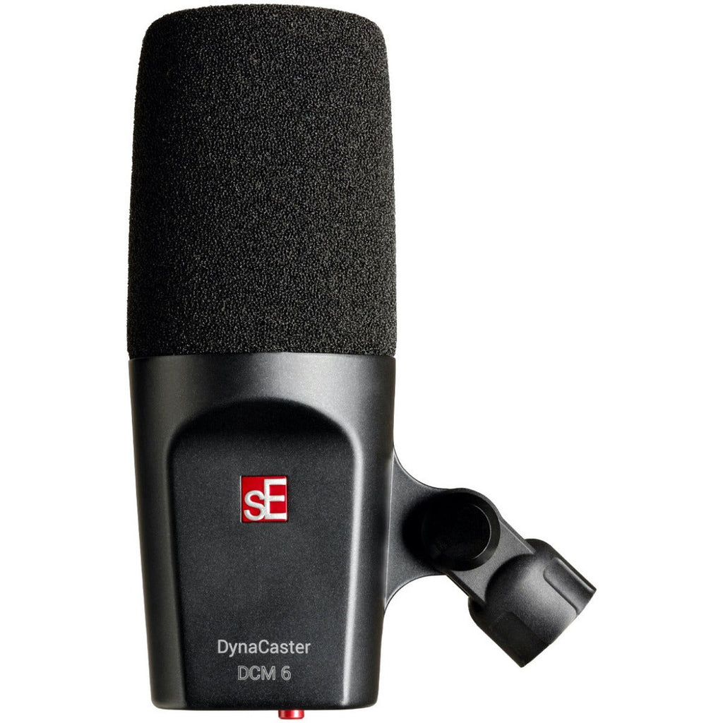 SE Electronics The DynaCaster DCM6 dynamic microphone with a black body and grille, designed for professional sound recording.