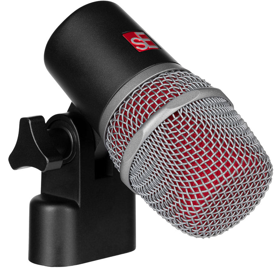 SE Electronics V BEAT dynamic microphone with black grille and body, ideal for live vocals and studio recording.