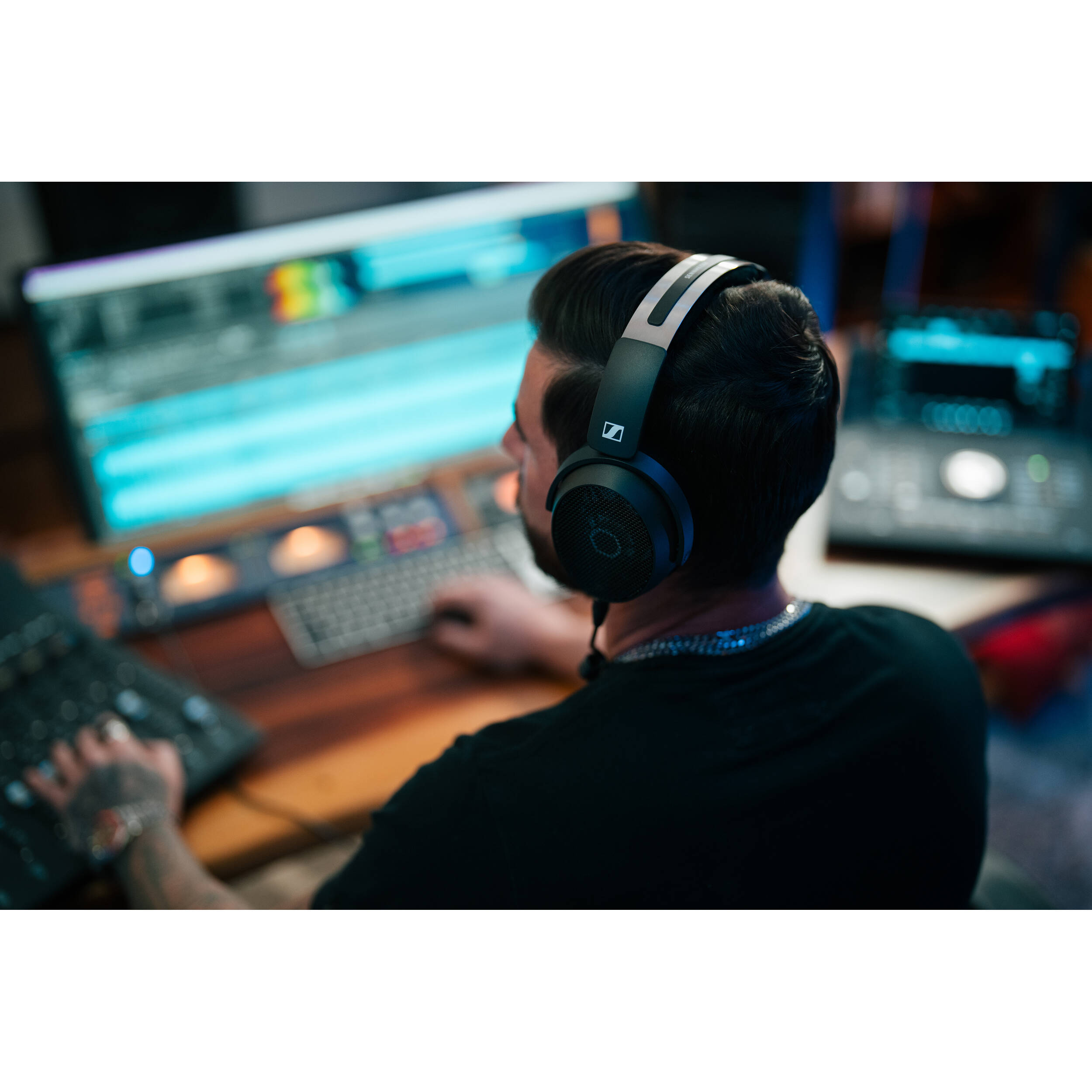 Sennheiser HD 490 Pro Plus studio headphones, black.