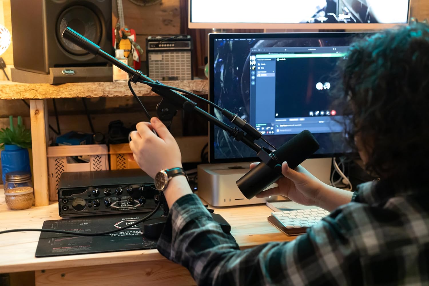 Shure SH-DESKTOP2 desktop microphone stand, height adjustment detail