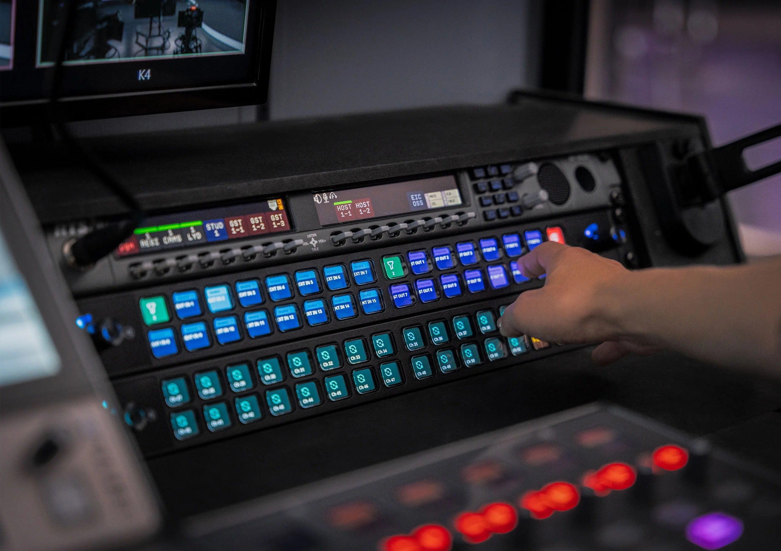 Elgato Stream Deck Studio video editing controller with customizable buttons and professional interface for streamers and content creators.