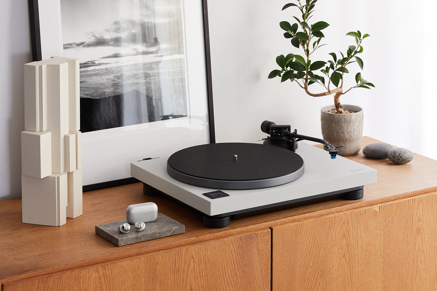 Technics SL-40CBT turntable, black view