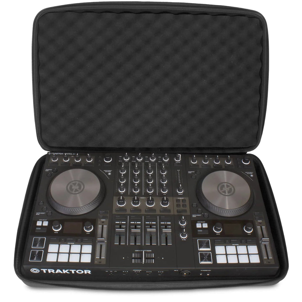 UDG Creator Controller Hardcase Large Black (U8302BL), detail view.