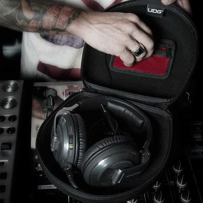 UDG Creator U8200BL large headphone hard case, in black